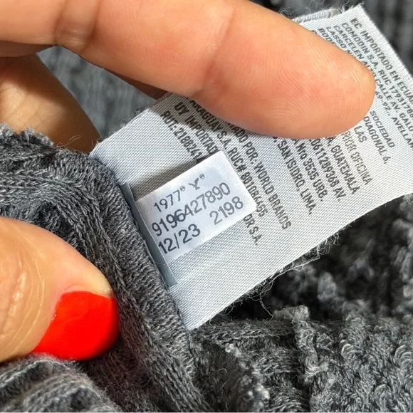 American Eagle LARGE Oversized Slouchy Gray Blue Waffle Knit Top Style 2198 - Picture 8 of 9